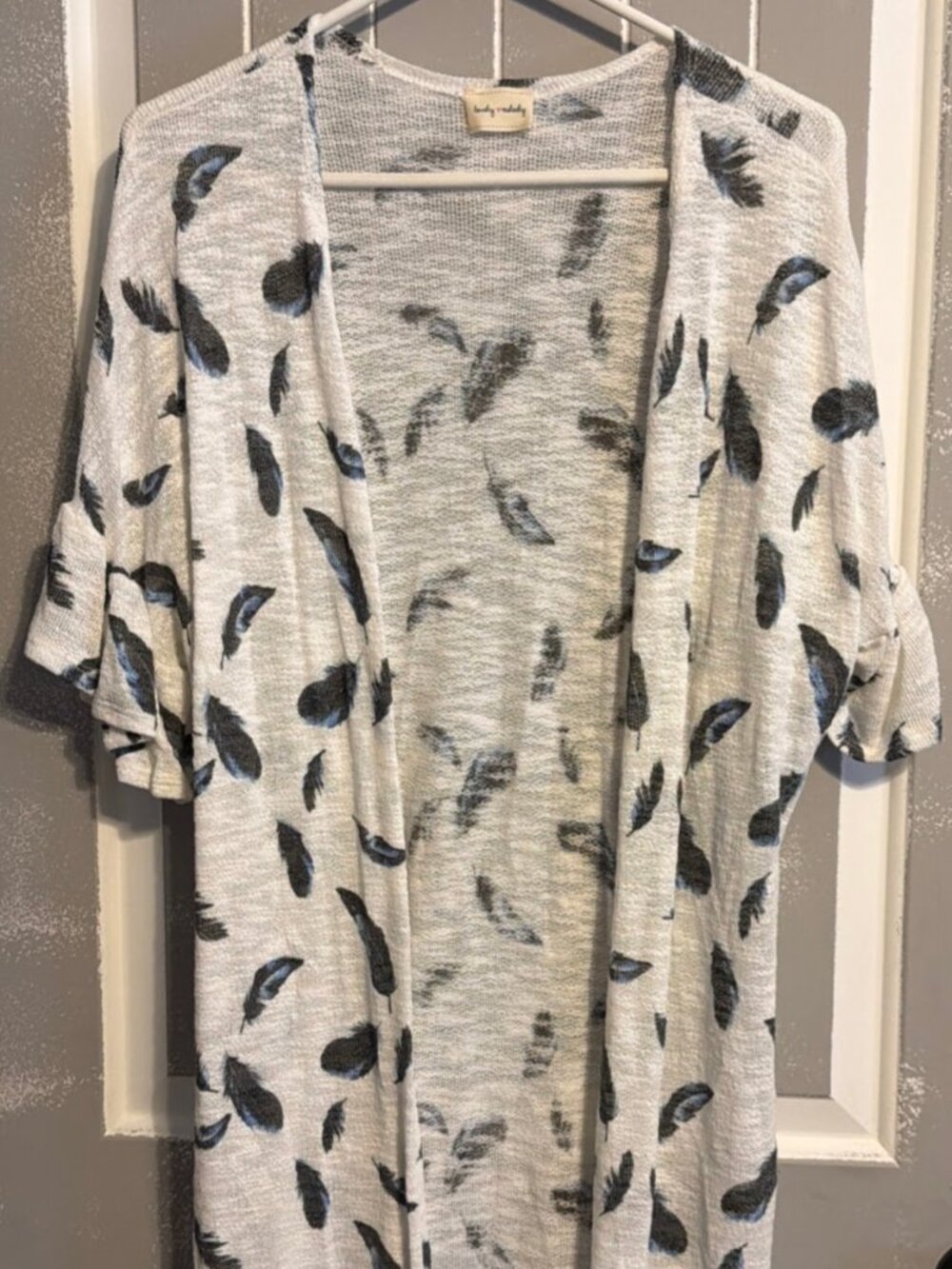 Lovely Melody Women's Short Sleeve White Feathers Cardigan Open Front Med NWOT